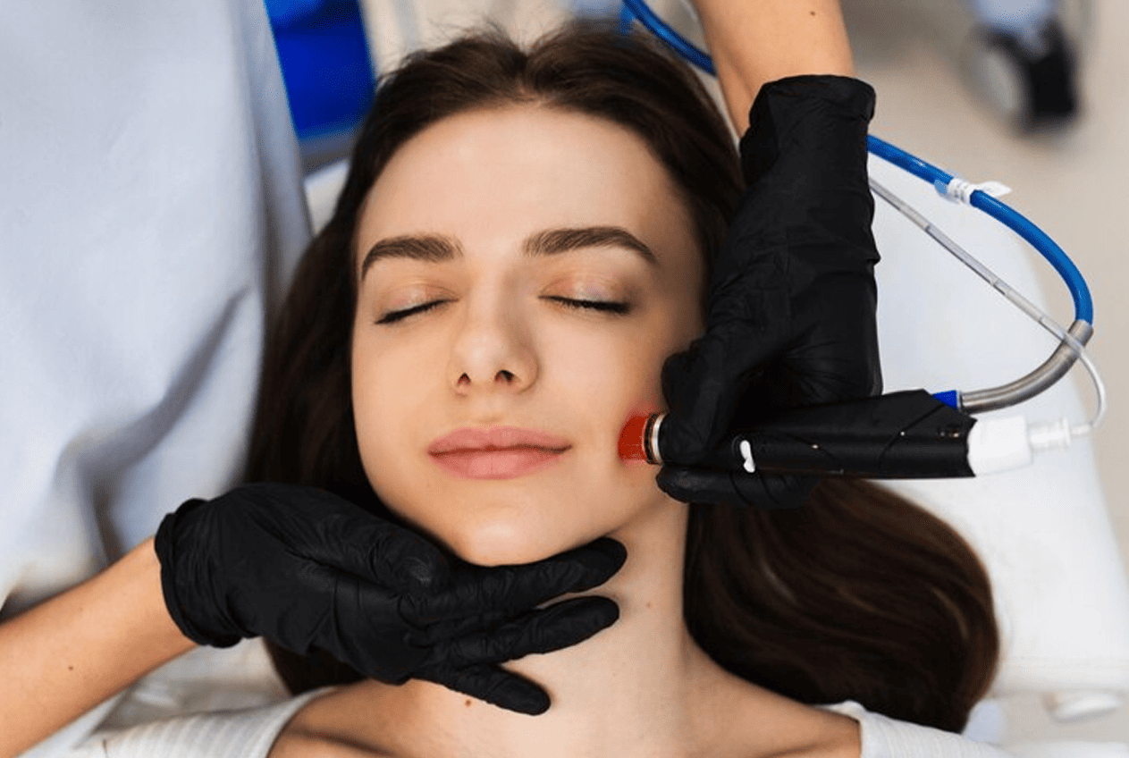 HydraFacial treatment at Sculpted by Doctors combining advanced hydration and exfoliation to cleanse, nourish, and rejuvenate the skin for a radiant glow.